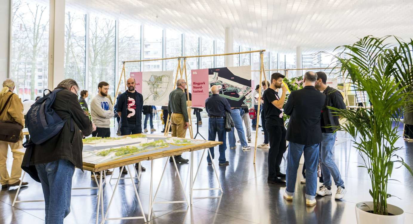Bezoekers op de expo van de Ringdag 2024